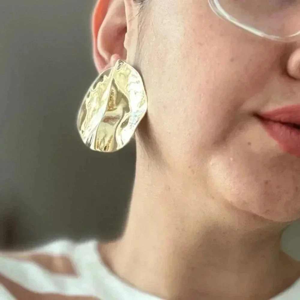 Textured metallic studs - Picture 3 of 4